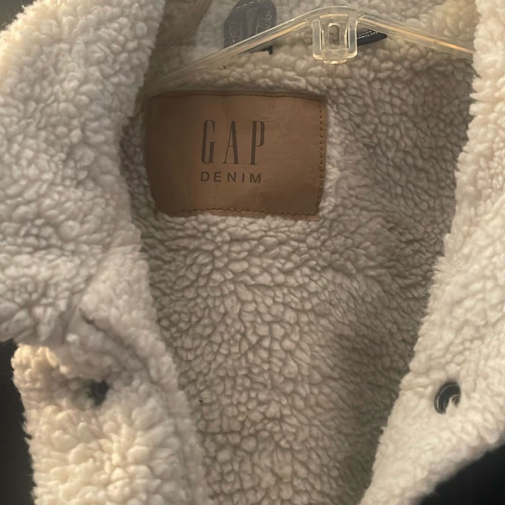 Gap Sherpa  Denim Jacket. Size M.